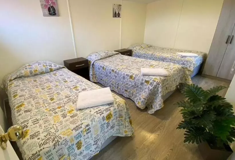 ユースホステル Hostal Del Tuto