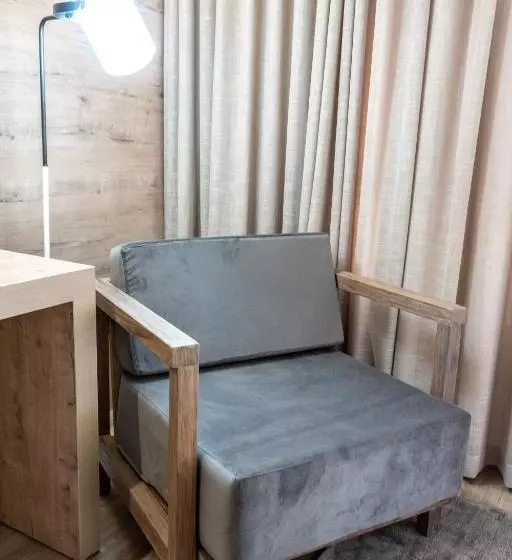 تختخواب و صبحانه The Windhoek Luxury Suites