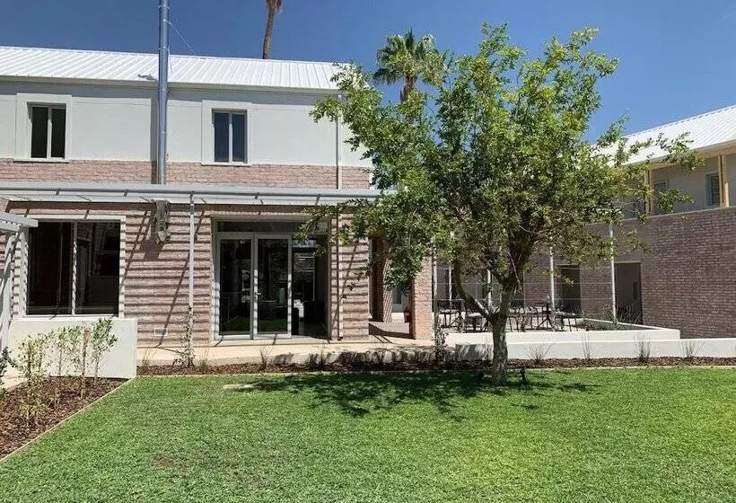 تختخواب و صبحانه The Windhoek Luxury Suites