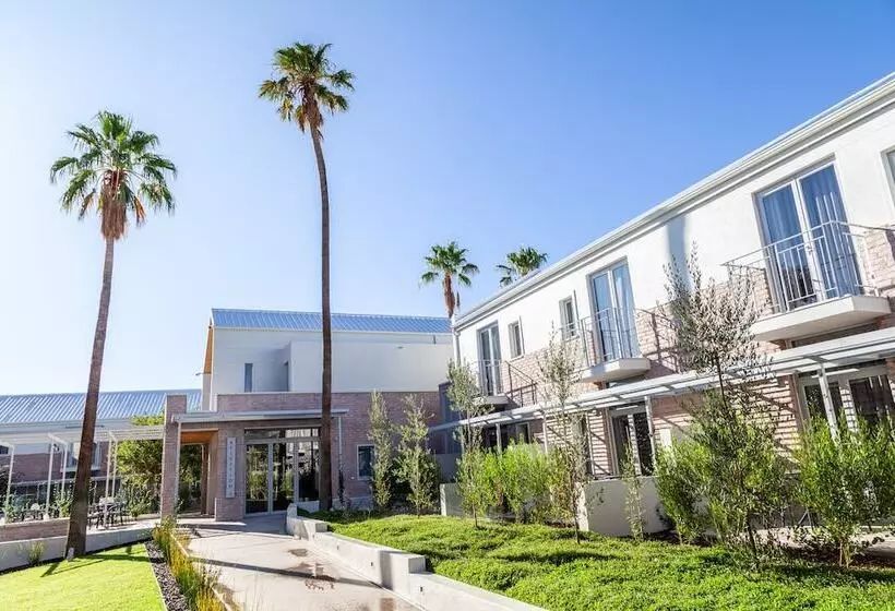 تختخواب و صبحانه The Windhoek Luxury Suites