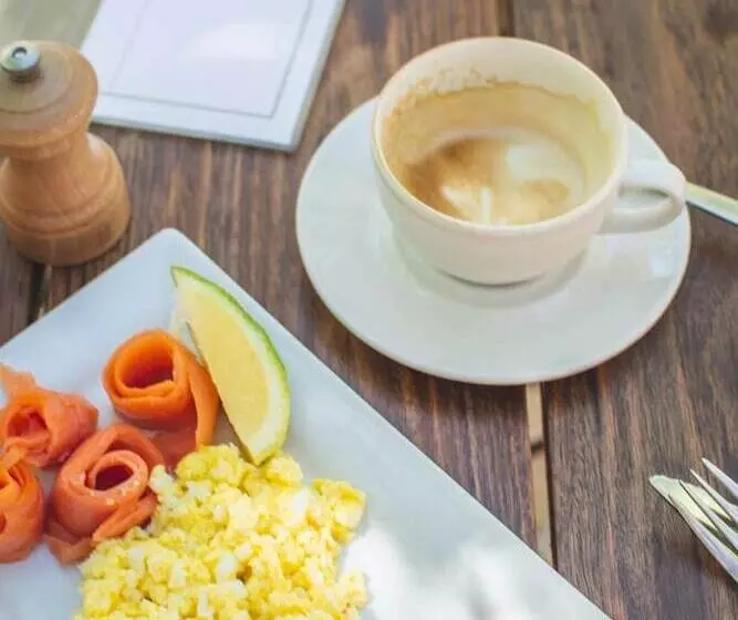 تختخواب و صبحانه The Windhoek Luxury Suites