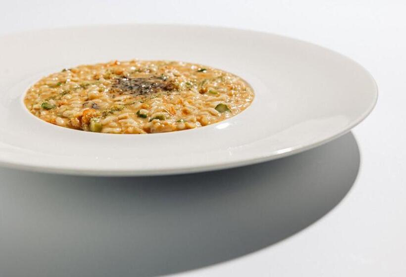 Dam Boutique Hotel & Restaurant