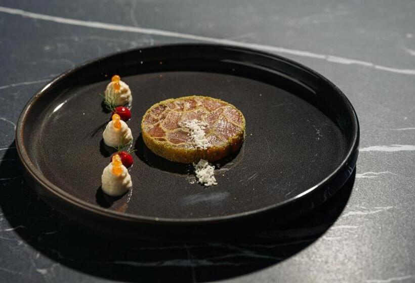 Dam Boutique Hotel & Restaurant