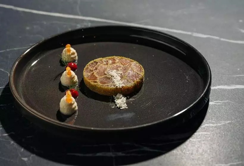 Dam Boutique Hotel & Restaurant