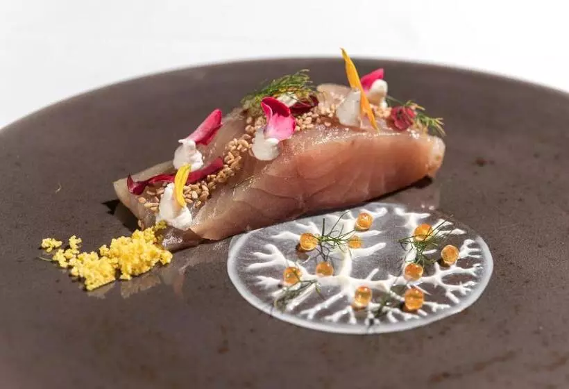 Dam Boutique Hotel & Restaurant