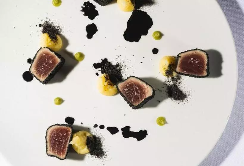 Dam Boutique Hotel & Restaurant