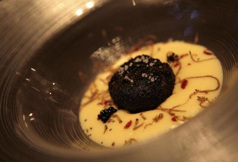 Dam Boutique Hotel & Restaurant