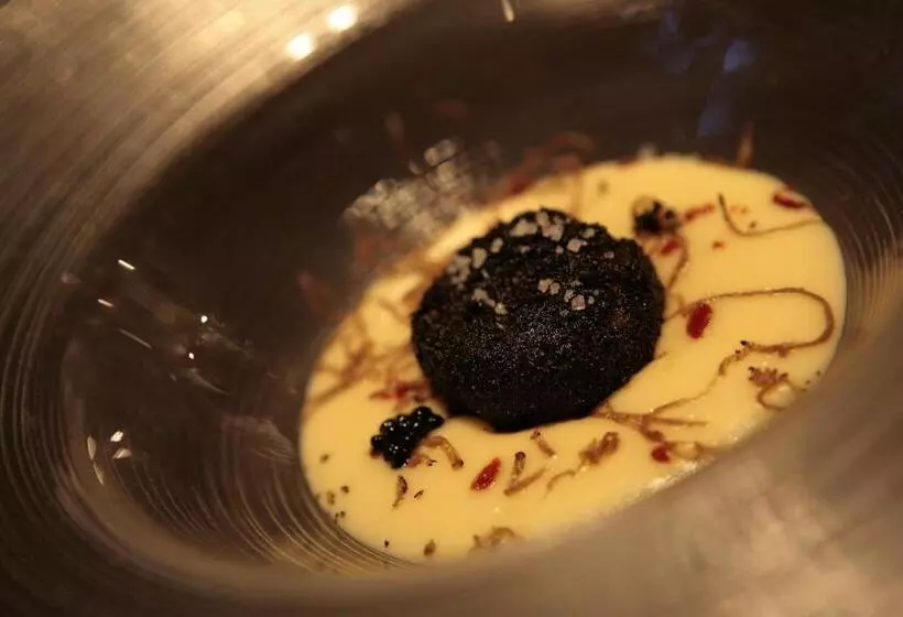 Dam Boutique Hotel & Restaurant