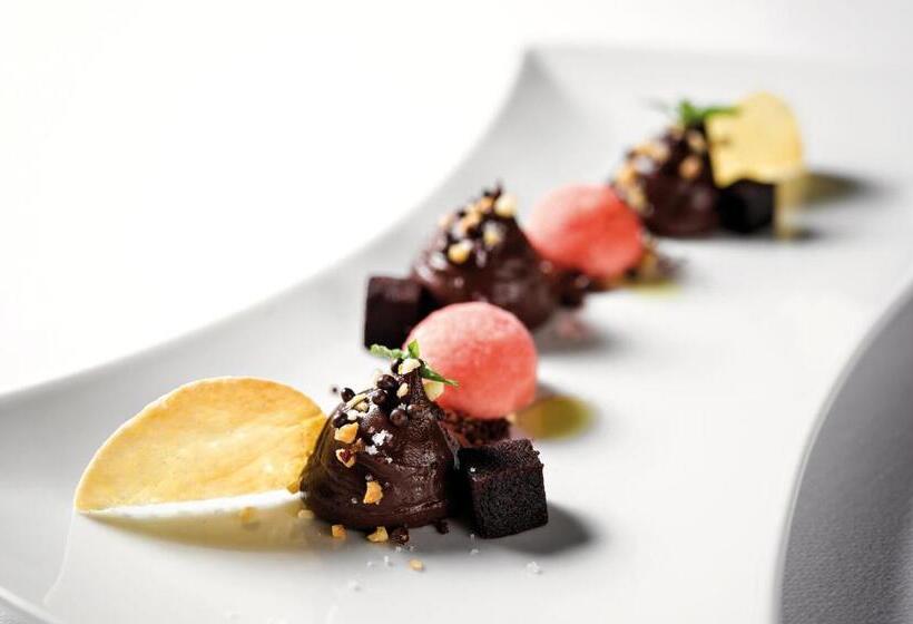 Dam Boutique Hotel & Restaurant