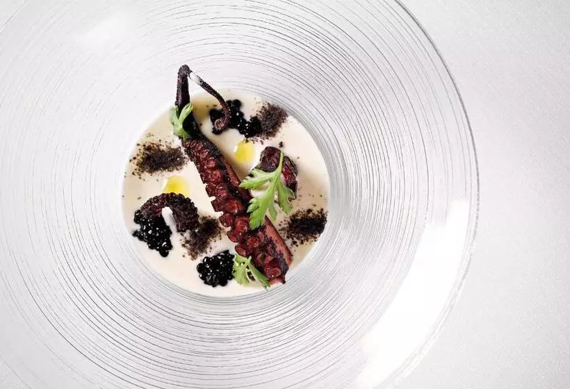 Dam Boutique Hotel & Restaurant