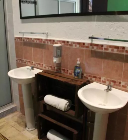 پانسیون Hostal Velvet Plaza