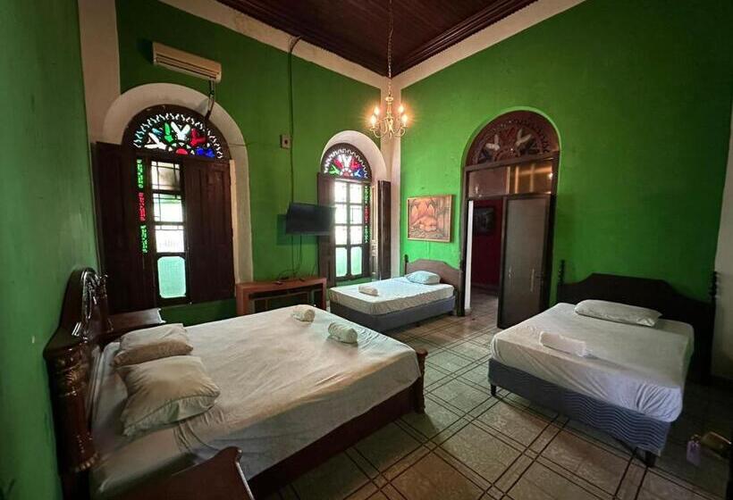 پانسیون Hostal Velvet Plaza