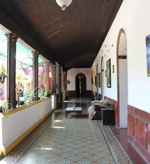 پانسیون Hostal Velvet Plaza