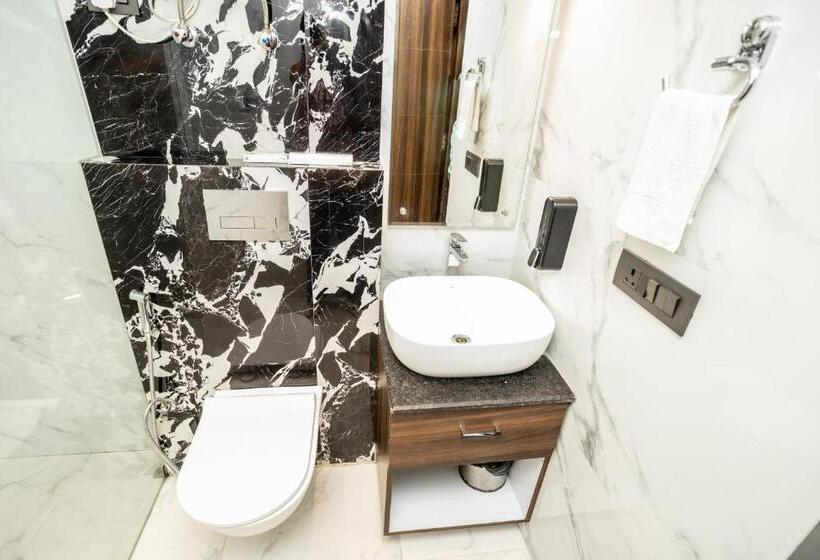 בית מלון כפרי Hyphen Business