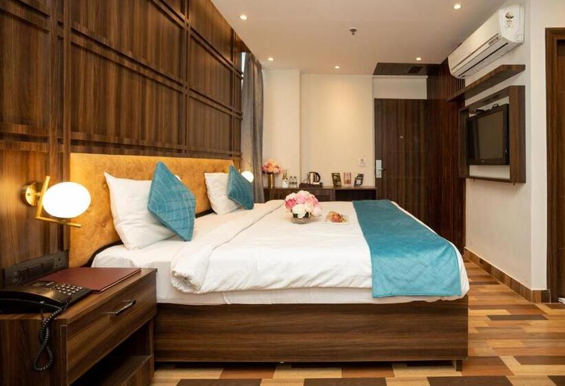 בית מלון כפרי Hyphen Business