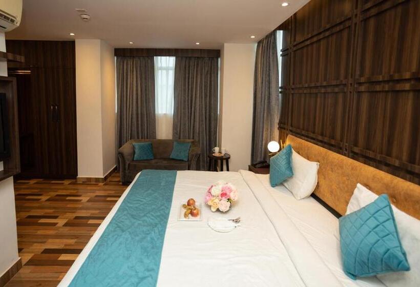 בית מלון כפרי Hyphen Business