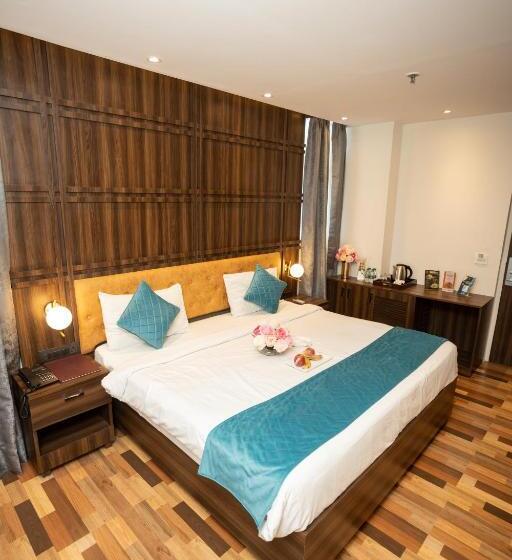 בית מלון כפרי Hyphen Business