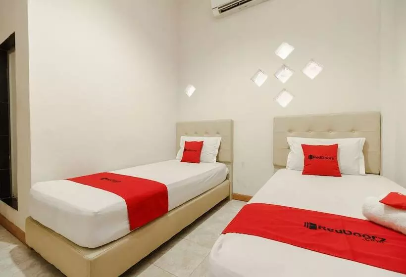 ホテル Reddoorz Syariah Near Baiturrahman Aceh