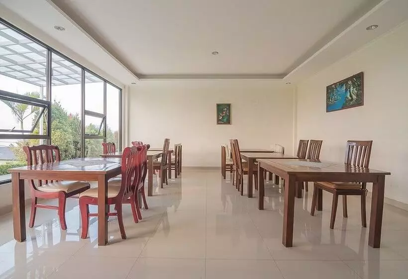 Hotelli Reddoorz Syariah @ Sarongge Cianjur