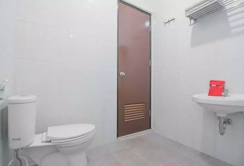 Hotelli Reddoorz Syariah @ Sarongge Cianjur