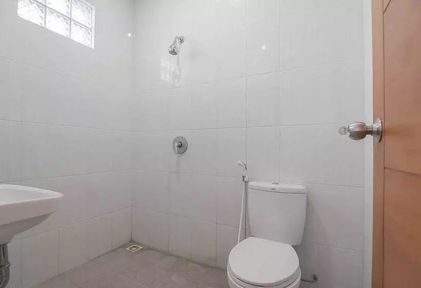 Hotelli Reddoorz Syariah @ Sarongge Cianjur