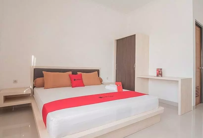 Hotelli Reddoorz Syariah @ Sarongge Cianjur