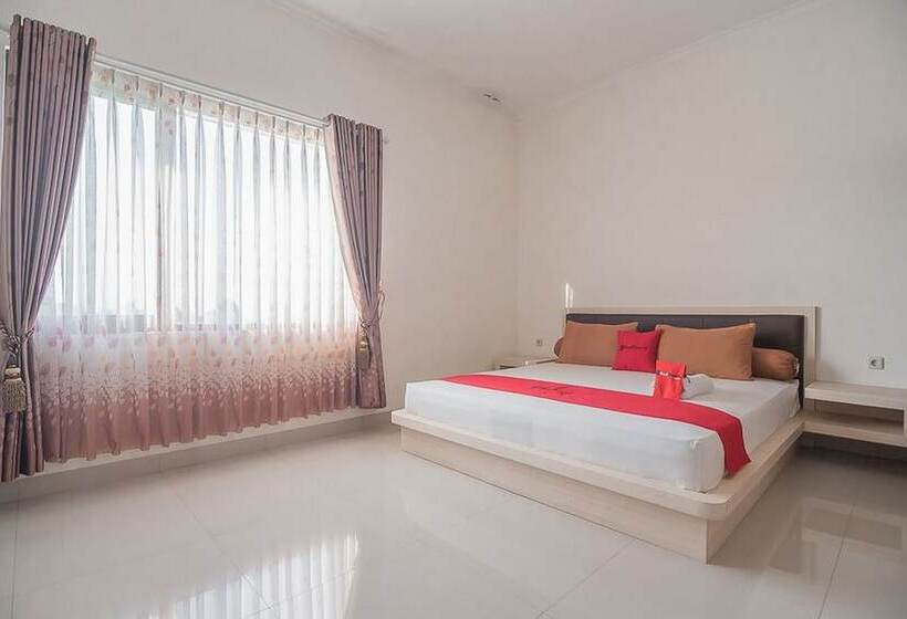 فندق Reddoorz Syariah @ Sarongge Cianjur