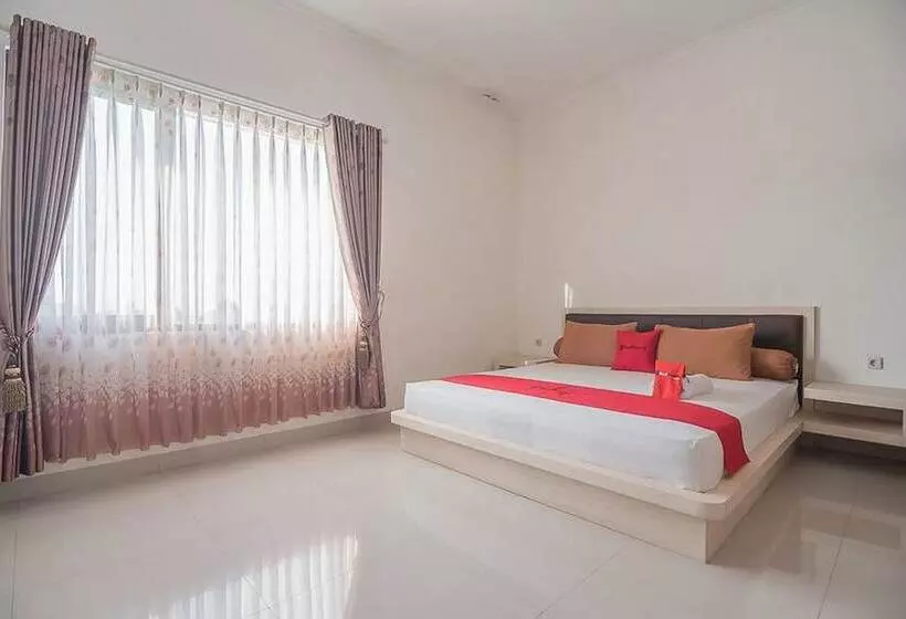 Hotelli Reddoorz Syariah @ Sarongge Cianjur