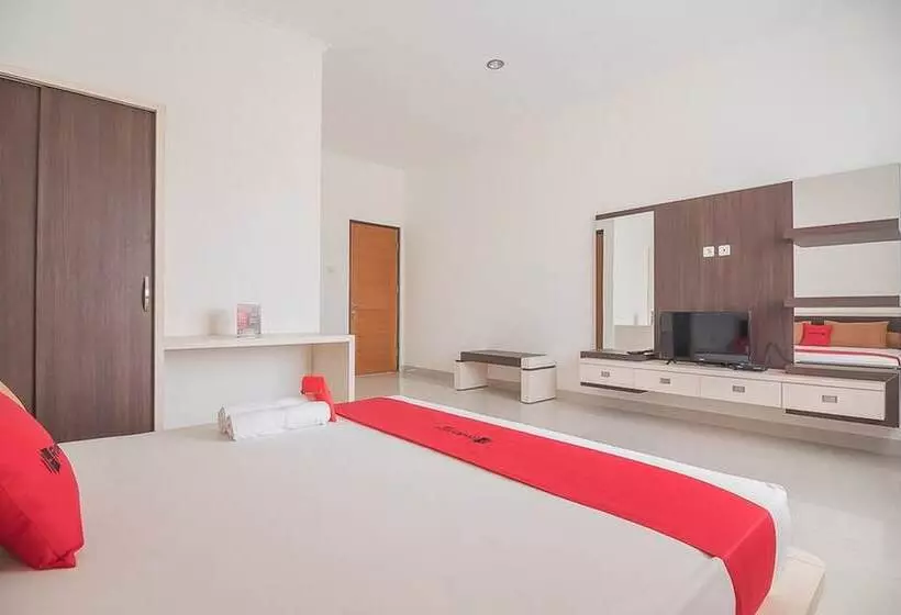 Hotelli Reddoorz Syariah @ Sarongge Cianjur