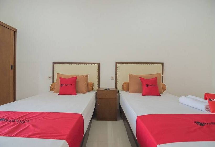 فندق Reddoorz Syariah @ Sarongge Cianjur