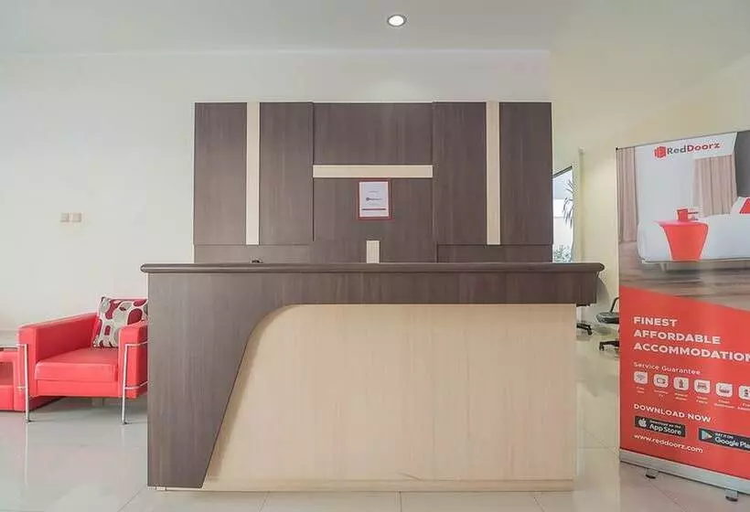 Hotelli Reddoorz Syariah @ Sarongge Cianjur