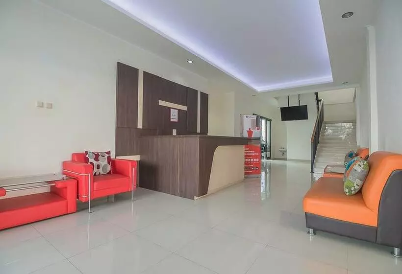 Hotelli Reddoorz Syariah @ Sarongge Cianjur