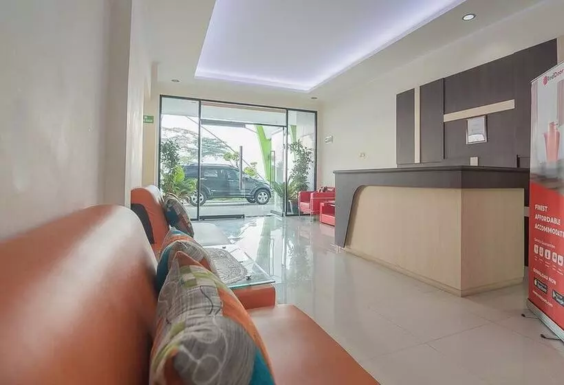 Hotelli Reddoorz Syariah @ Sarongge Cianjur