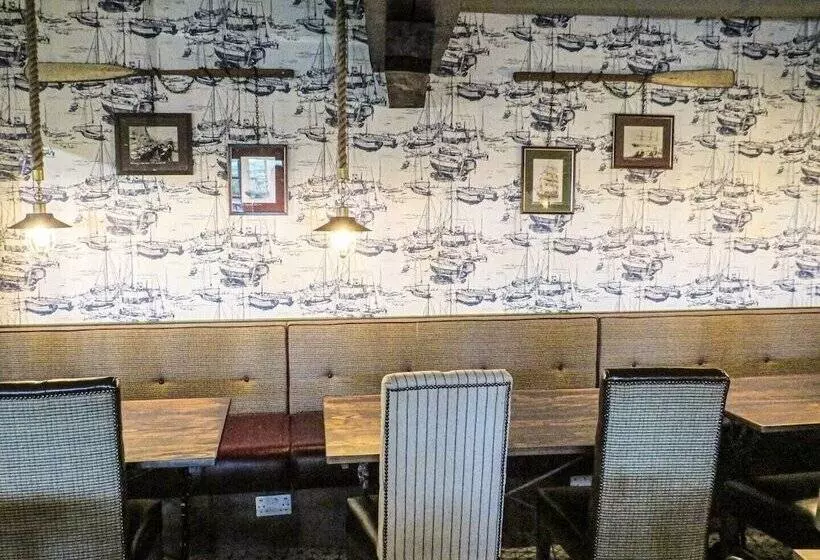 هتل The Spice Ship