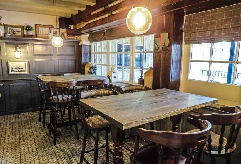 هتل The Spice Ship