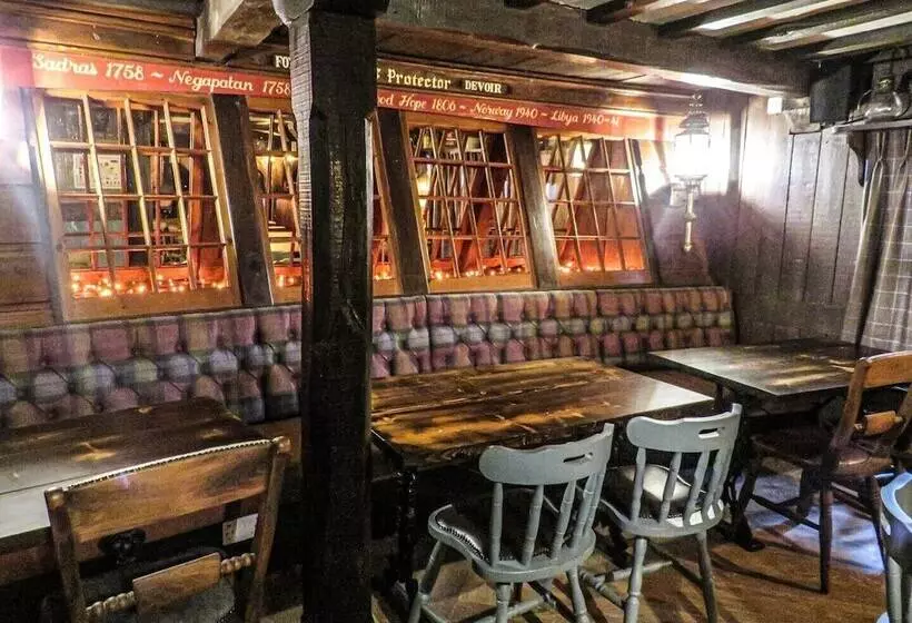 هتل The Spice Ship