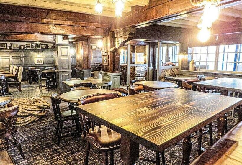 فندق The Spice Ship