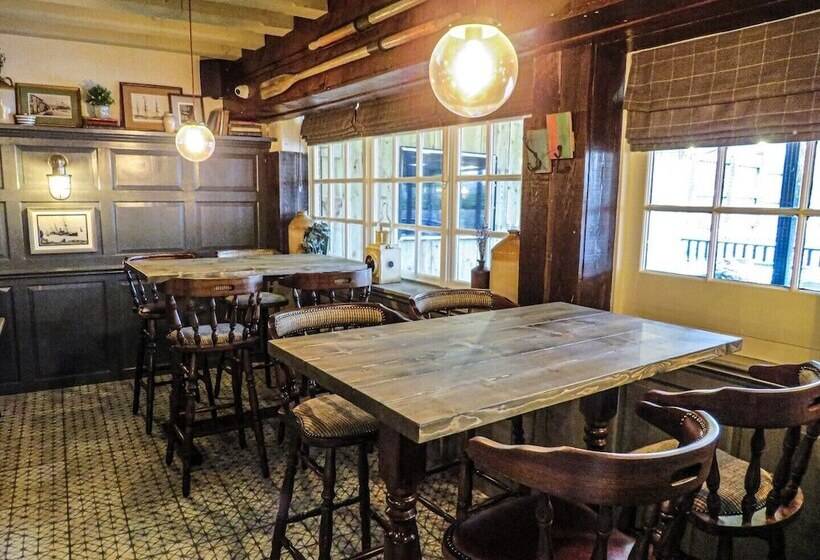 فندق The Spice Ship