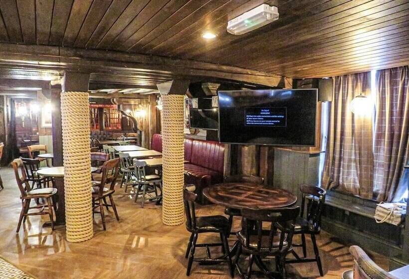 فندق The Spice Ship