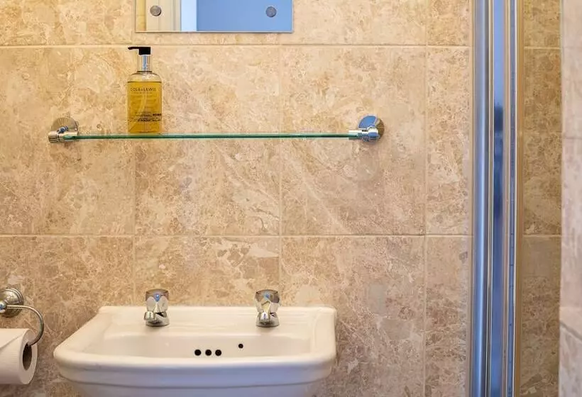 هتل The Spice Ship