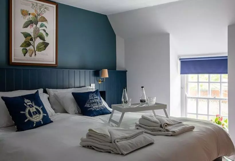 هتل The Spice Ship