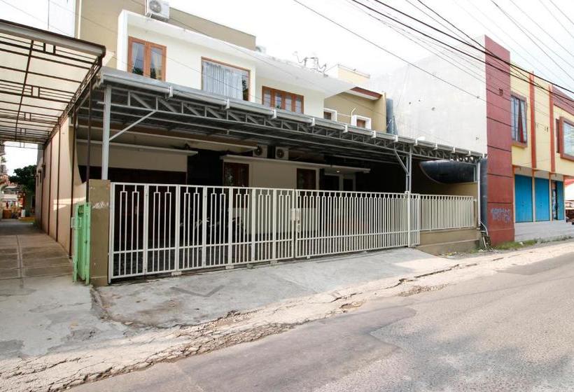 פנסיון Reddoorz @ Jalan Palagan