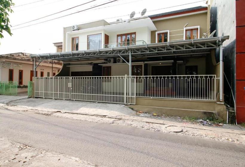 פנסיון Reddoorz @ Jalan Palagan