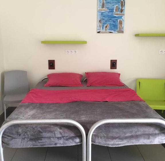 هاستل Auberge De Poé