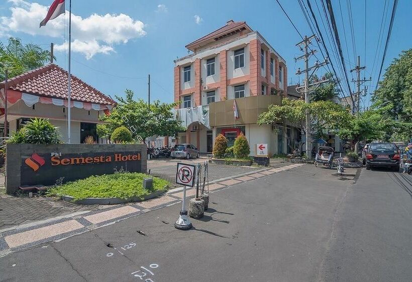 בית מלון כפרי Reddoorz Premium Syariah @ Semarang City Center