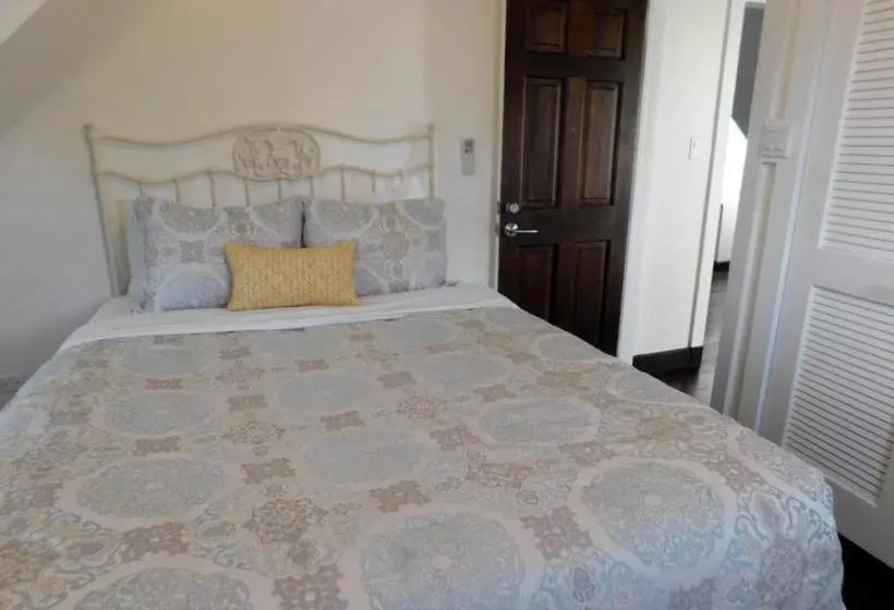 هتل Sapodilla House