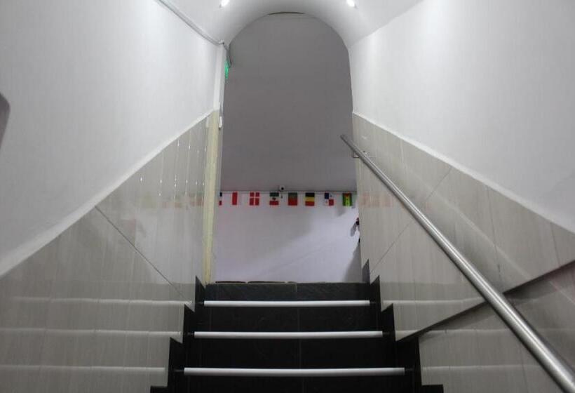 Panzió Julius Hostal, Desde Las 14 Horas Hasta 12 Del Mediodía