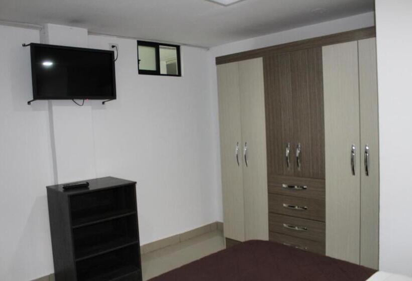 Panzió Julius Hostal, Desde Las 14 Horas Hasta 12 Del Mediodía