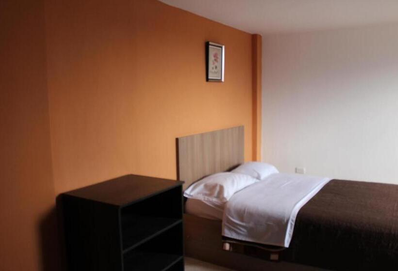 Panzió Julius Hostal, Desde Las 14 Horas Hasta 12 Del Mediodía