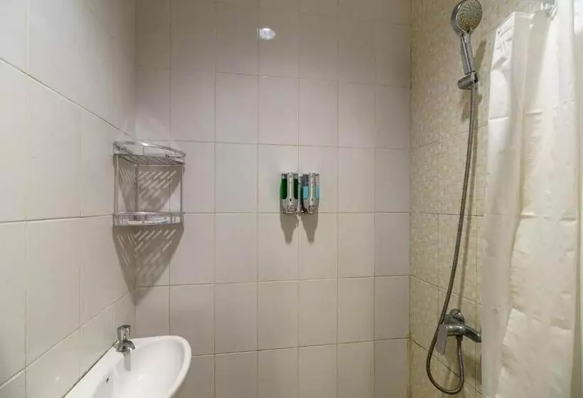 Majatalo Reddoorz Plus Near Exit Toll Puncak 2